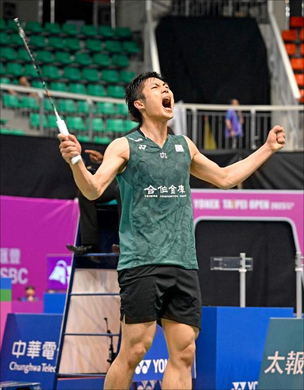 成鲜明对比 成鲜明对比